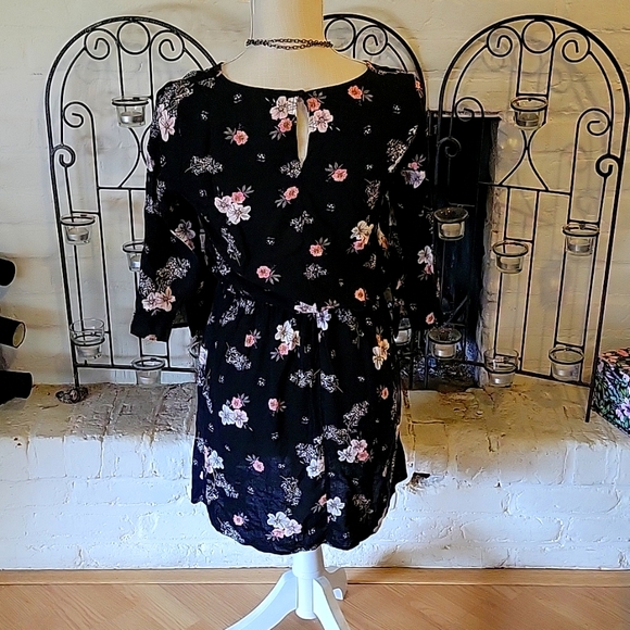 Cute Floral Dress - Picture 2 of 2